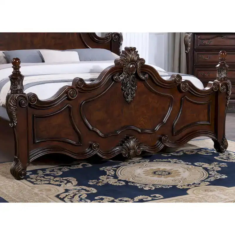 Letto a pannelli con baldacchino a quattro colonne Eugene Traditional in legno massello di ciliegio scuro con dettagli intagliati
