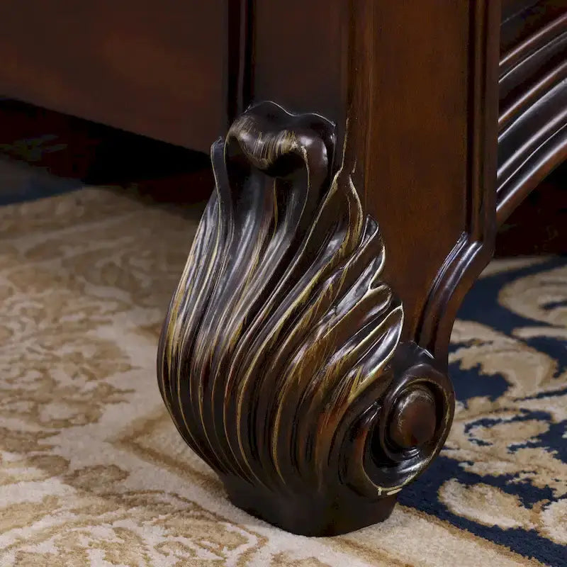 Letto a pannelli con baldacchino a quattro colonne Eugene Traditional in legno massello di ciliegio scuro con dettagli intagliati