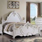 Letto a pannelli con baldacchino a quattro colonne Eugene Traditional in legno massello di ciliegio scuro con dettagli intagliati