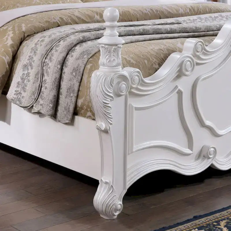 Letto a pannelli con baldacchino a quattro colonne Eugene Traditional in legno massello di ciliegio scuro con dettagli intagliati