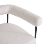 Poltrona d'accento moderna rivestita in tessuto Bouclé, poltrona curva con struttura in metallo nero