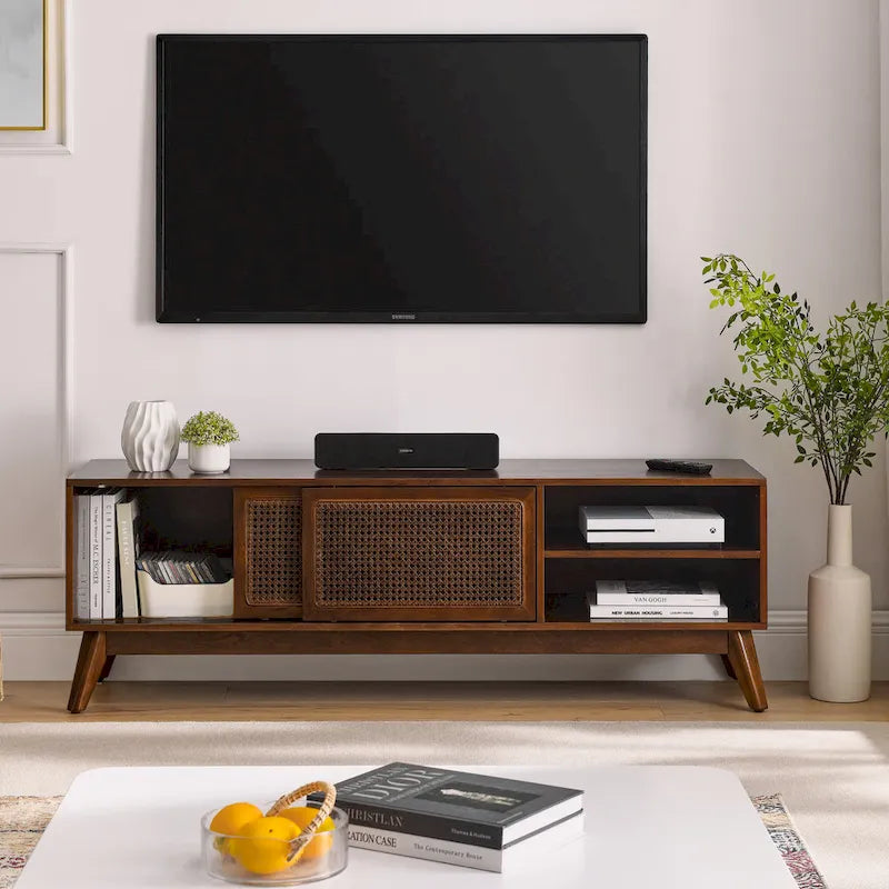 Mobile TV Noce 59" con Ripiani Aperti e Ante in Rattan per TV fino a 65"