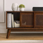 Mobile TV Noce 59" con Ripiani Aperti e Ante in Rattan per TV fino a 65"