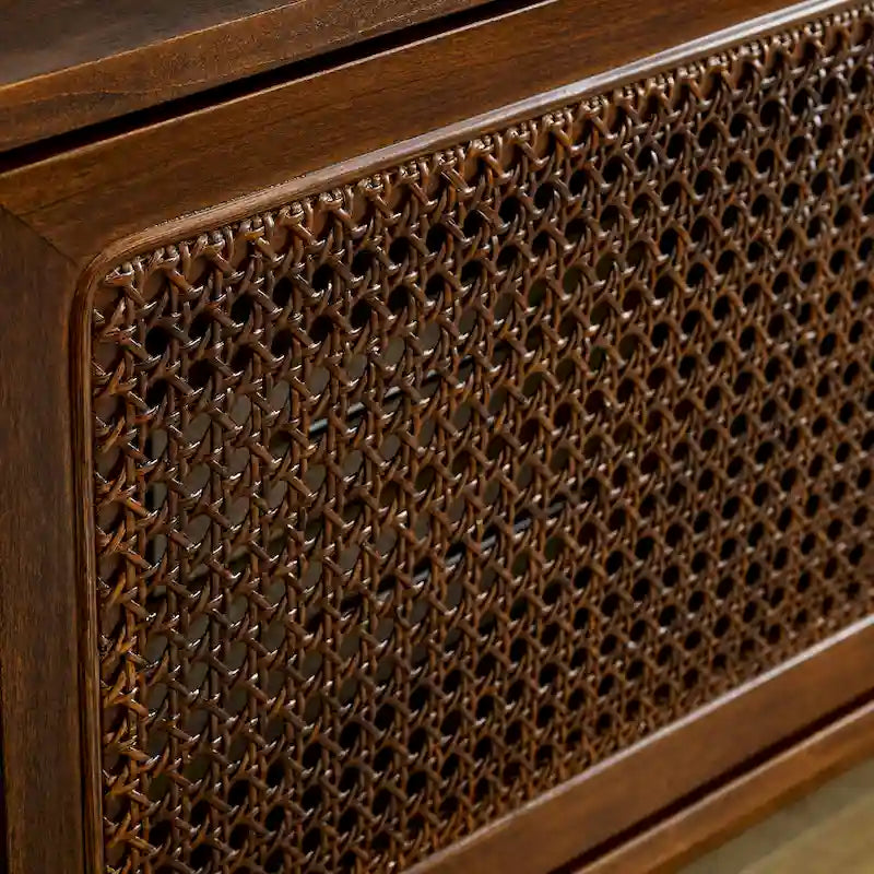 Mobile TV Noce 59" con Ripiani Aperti e Ante in Rattan per TV fino a 65"