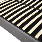 Letto imbottito moderno con piattaforma e sistema di sollevamento idraulico
