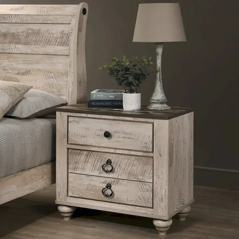 Set da camera da letto Imerland in finitura bianco lavato contemporaneo con letto a slitta, comò, specchio, due comodini