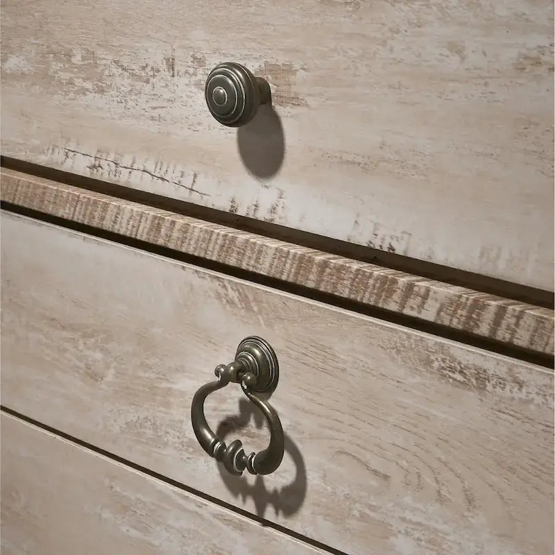 Set da camera da letto Imerland in finitura bianco lavato contemporaneo con letto a slitta, comò, specchio, due comodini