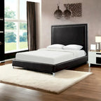 Letto Queen in similpelle imbottito in legno massello nero con borchie decorative