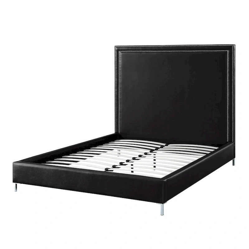 Letto Queen in similpelle imbottito in legno massello nero con borchie decorative