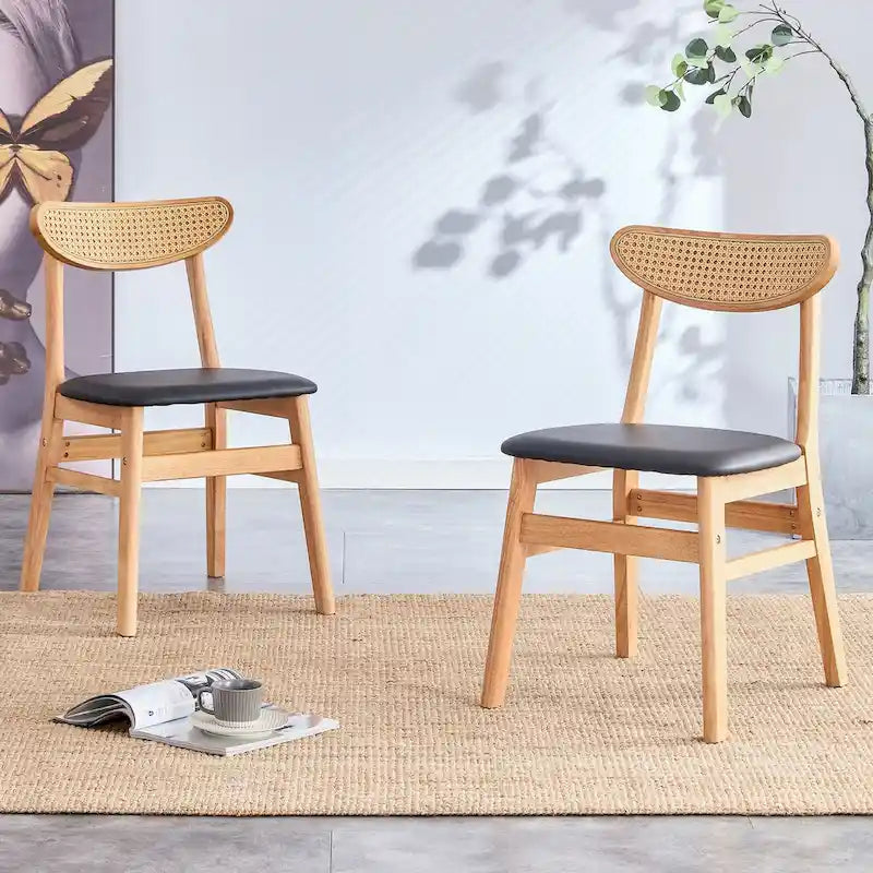 La sedia da pranzo in legno massello, elegante e resistente, dallo schienale piccolo e curvo, cuscino in PU e dalla forma armoniosa si adatta a qualsiasi ambiente